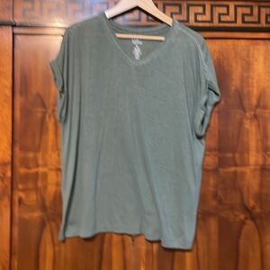 Croft & Barrow Women’s top Size XXL by v-neck tee color is green